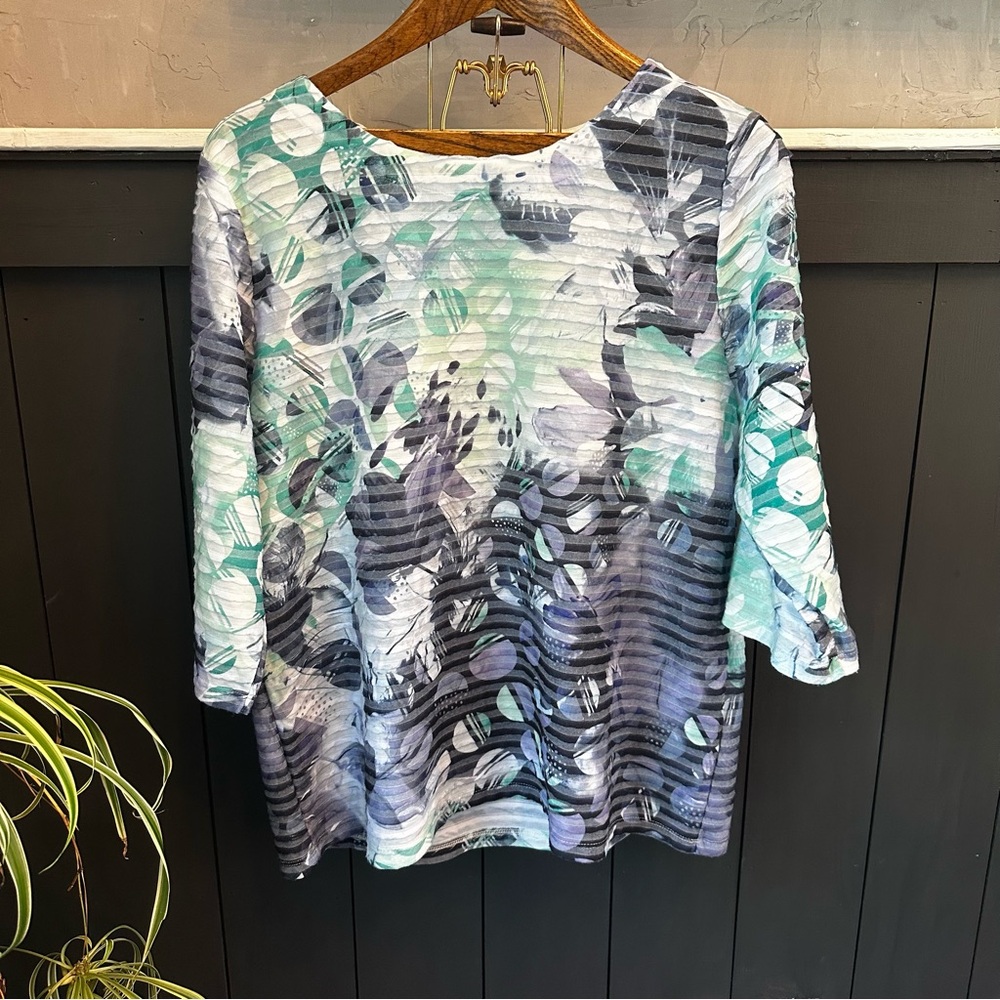 CJ Banks Textured Graphic Patterned Women's Top Plus Size‎ 1X
